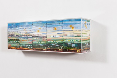 Tina Haase, Worpswede 2, 2009, Papierservietten gestapelt, in Plexiglaskasten