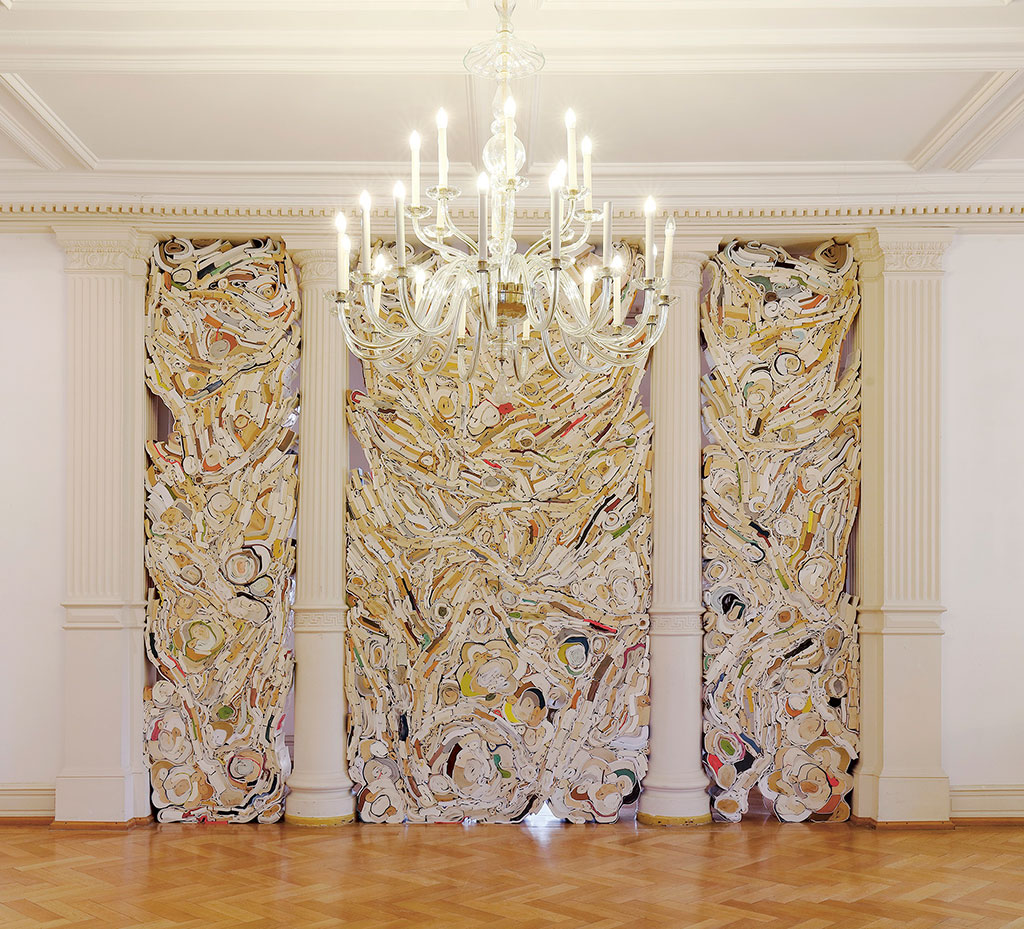 Abbildung: MG_9186 Jonathan Callan, Court, 2018, Papier, Schrauben, 4,45m x 3,75 m Installationsansicht der Ausstellung “Inside Out. Jonathan Callan – Andreas My” 15.09.2018 – 06.01.2019 Foto: Michael Wittassek